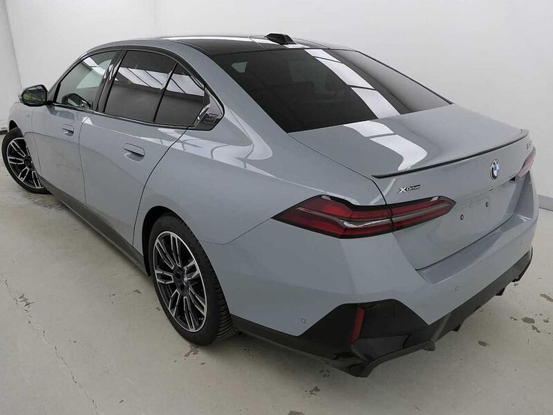 BMW 520d xDr. M Sport Pro PanoD. Standh. KomfSitze+Bel. 520 Sportpaket Bluetooth HUD Navi LED Vollleder Klima Standhzg PDC el. Fenster