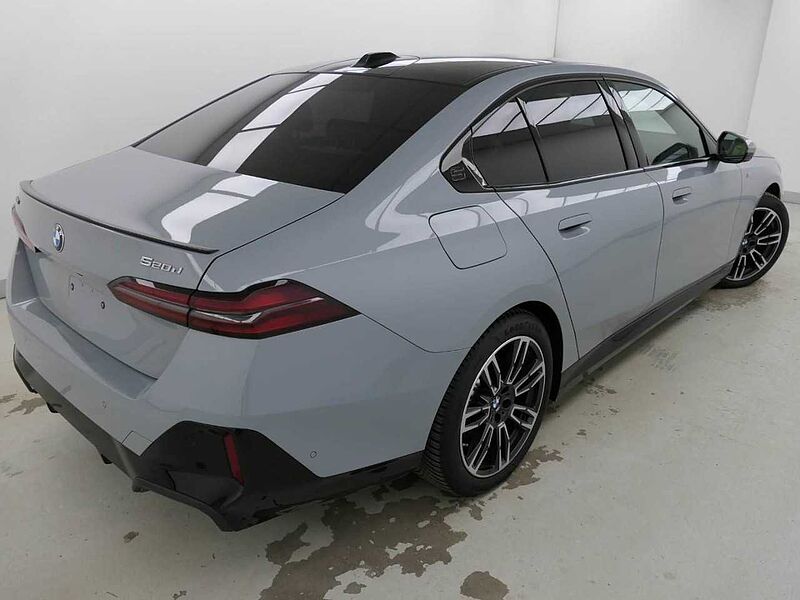 BMW 520d xDr. M Sport Pro PanoD. Standh. KomfSitze+Bel. 520 Sportpaket Bluetooth HUD Navi LED Vollleder Klima Standhzg PDC el. Fenster