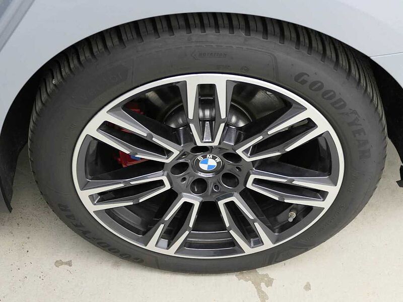 BMW 520d xDr. M Sport Pro PanoD. Standh. KomfSitze+Bel. 520 Sportpaket Bluetooth HUD Navi LED Vollleder Klima Standhzg PDC el. Fenster